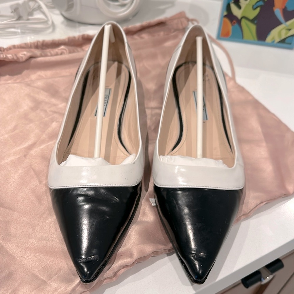 Prada flats size 38 black & white